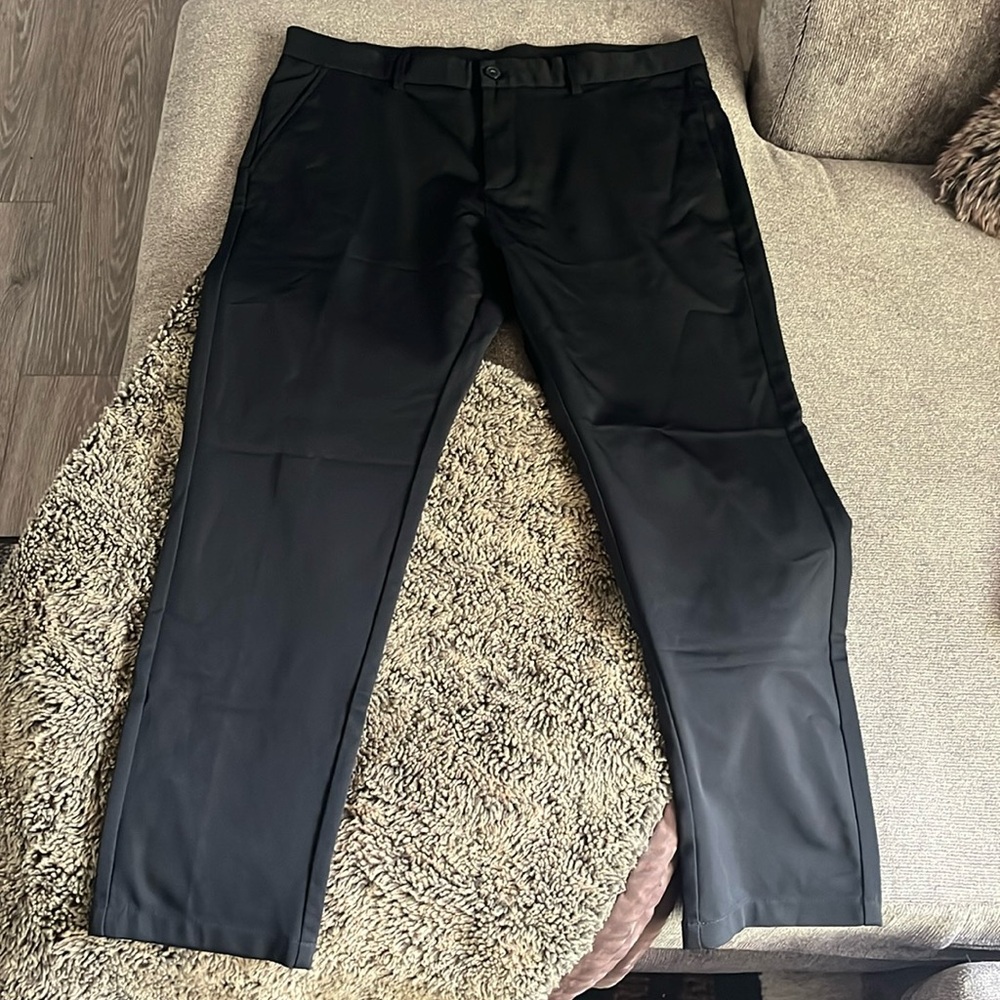 Men’s black skinny leg dress pants
